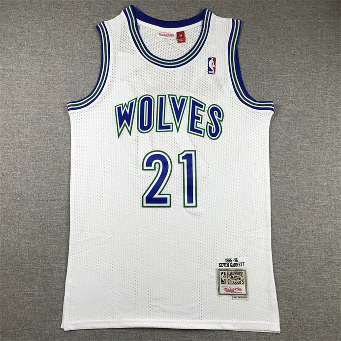 Retro Wolf Embroidery White