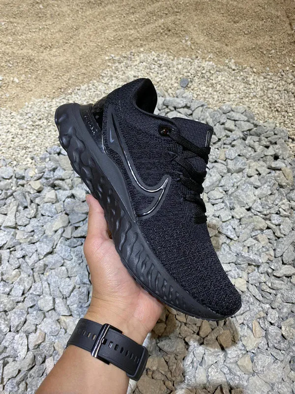 React FK3 Shoes-23