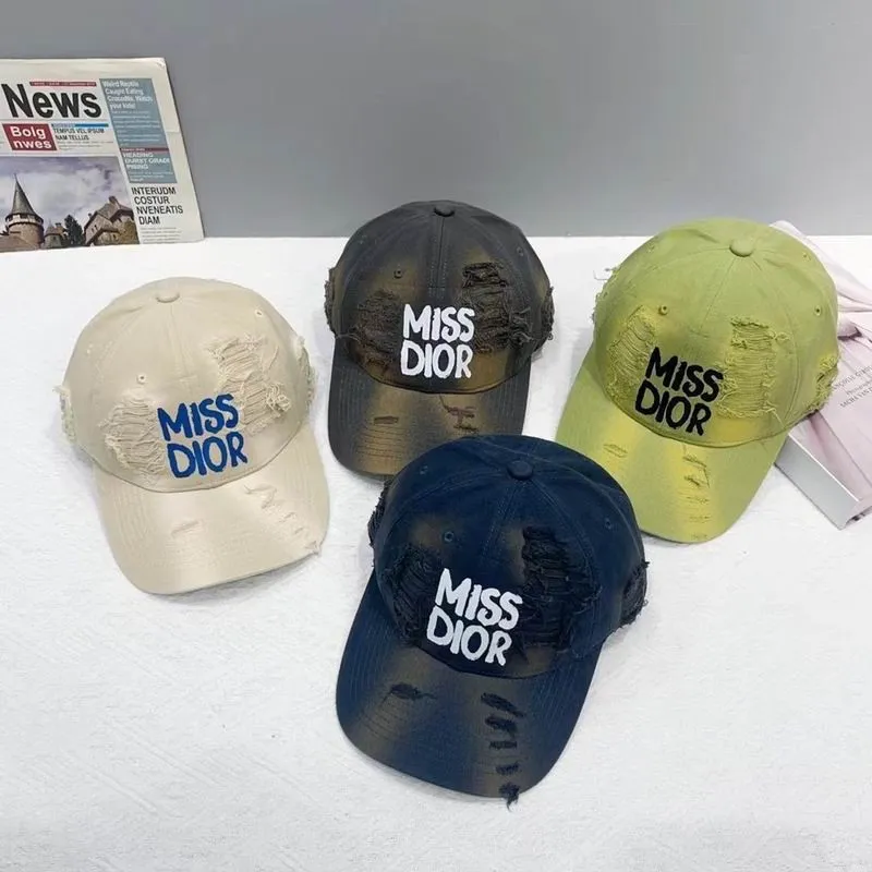 DR hats-71