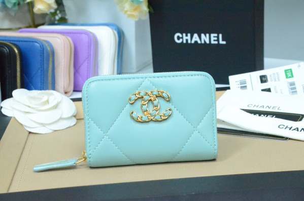 Chanel 19 zipped coin purse new arrivals