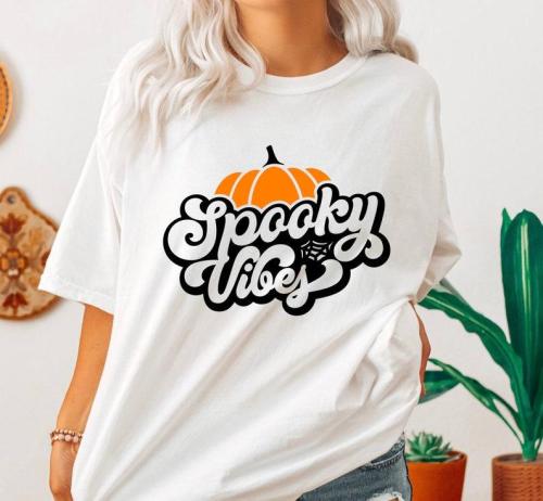 Spooky vibes halloween shirt, spooky mama halloween mom shirt, scary trick or treat costume shirt, womens cute pumpkin halloween graphic tee