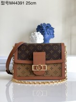 Louis Vuitton Womens Bags Shoulder Messenger Bags Luxury Cross Body Handbag Calfskin leather with Original Box M44391