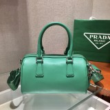 Prada Womens Bags Shoulder Messenger Bags Luxury Cross Body Handbag Calfskin leather with naOrigil Box