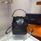 Prada Womens Bags Shoulder Messenger Bags Luxury Cross Body Handbag Calfskin leather with naOrigil Box