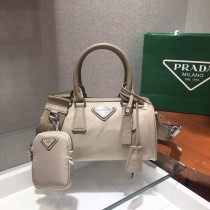 Prada Womens Bags Shoulder Messenger Bags Luxury Cross Body Handbag Calfskin leather with naOrigil Box