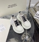 Alexander McQueen low-top round toe casual sneakers in original original box