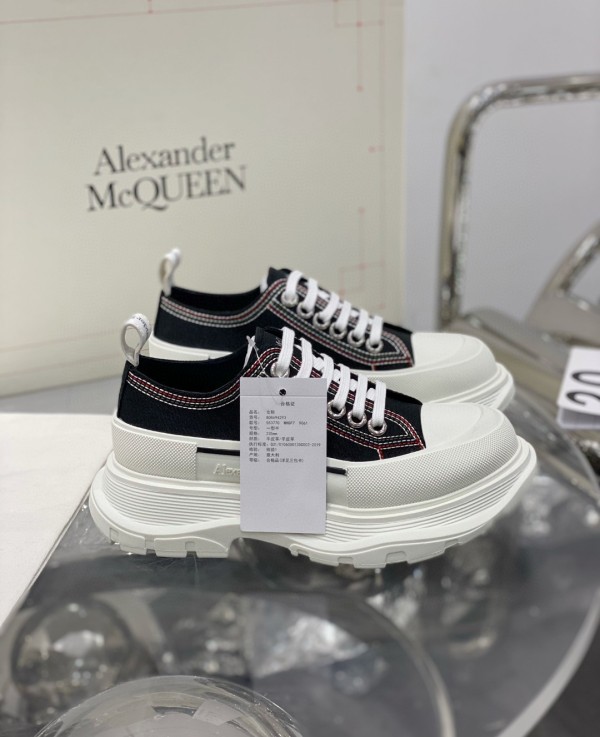 Alexander McQueen low-top round toe casual sneakers in original original box