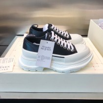 Alexander McQueen low-top round toe casual sneakers in original original box