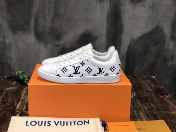 Louis Vuitton men's 2021 spring and autumn new white shoelace original box