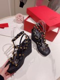 Valentino 2022 Newest Ladies Rivet Wedge Sandals with Original Box