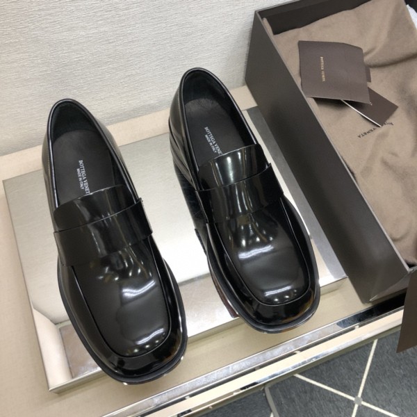 Bottega Veneta men's calfskin dress shoes with original box