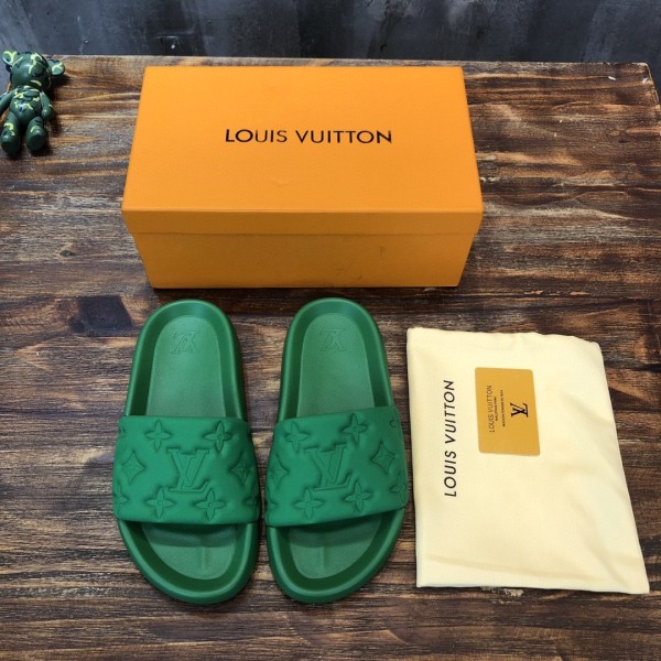 Louis Vuitton Spring/Summer 2022 Latest Explosive Couple Color Embossed Slippers with original box