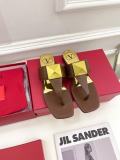 Valentino Spring/Summer 2022 New Gold Big Rivet Element Clip-On Slippers With Original Box