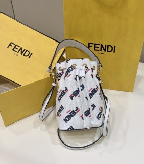 Fendi Women's Bag Shoulder Crossbody Luxury Crossbody Handbag Calfskin w/ naOriginil Box