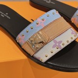 Louis Vuitton 2022 spring and summer new product counters feature the latest high-end classic slippers with original box