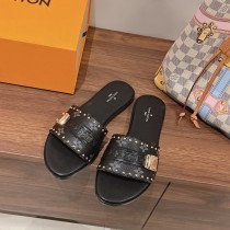 Louis Vuitton 2022 spring and summer new product counters feature the latest high-end classic slippers with original box