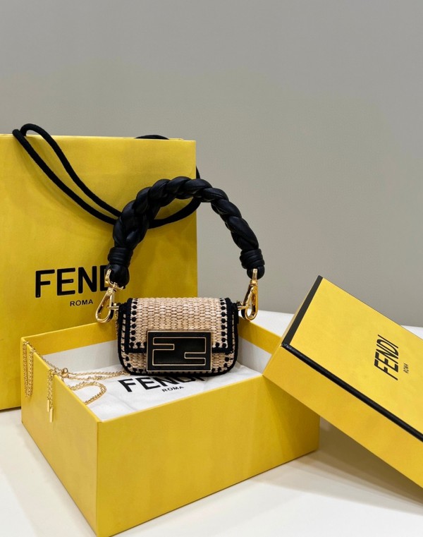 Fendi Women's Bag Shoulder Crossbody Luxury Crossbody Handbag Calfskin w/ naOriginil Box