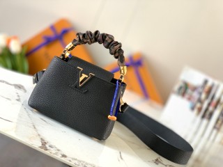 Louis Vuitton Women's Bag Shoulder Crossbody Luxury Crossbody Handbag Calfskin w/ naOriginil Box