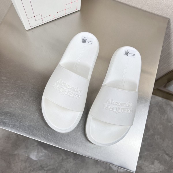 Alexander McQueen couple models new luxury brand slippers with original original box