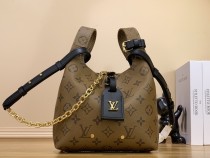 Louis Vuitton Women's Bag Shoulder Crossbody Luxury Crossbody Handbag Calfskin w/ naOriginil Box