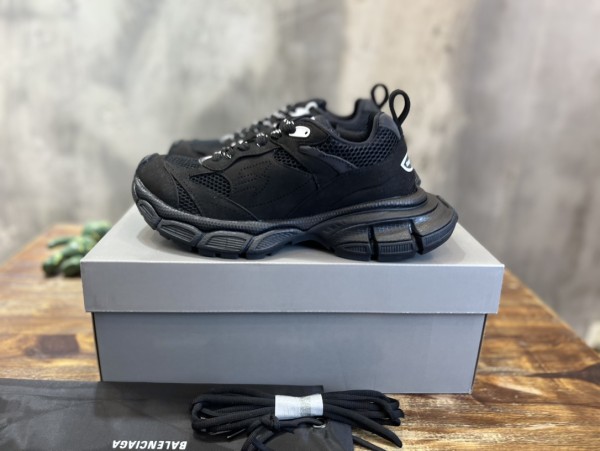 Balenciaga men's and women's luxury brand's latest popular casual dad shoes and sneakers with original box