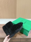 𝐁𝐨𝐭𝐭𝐞𝐠𝐚 𝐕𝐞𝐧𝐞𝐭𝐚 Autumn and winter trendy short-haired boots. The latest Bv high-end upper. High-grade leopard-proof wool. Warm, fluffy and soft. With original box.