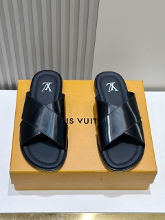 Louis Vuitton men's luxury brand leather outsole sandals with original box