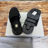 Balenciaga luxury brand upgrades its men's and women's slippers with Speed ​​2.0 version, comes with original box