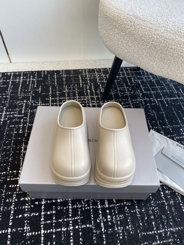 Balenciaga women's luxury brand 24ss autumn and winter new top version original development extremely lightweight many domestic and foreign first-line fashion stars wear it fashionable and comfortable to wear it also makes the white look very good in summer super easy to match slippers with original box