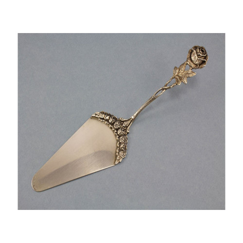 Cake server with beautiful rose decoration in silver, silver cutlery