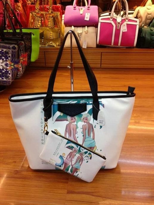 Givenchy Handbags AAA-015