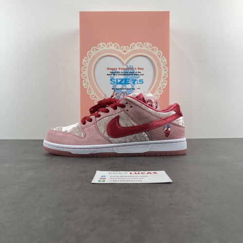 SB Dunk Low StrangeLove Skateboards  CT2552-800