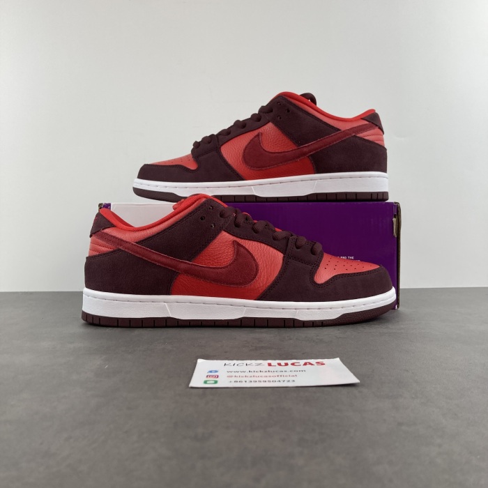 SB Dunk Low Cherry  DM0807-600