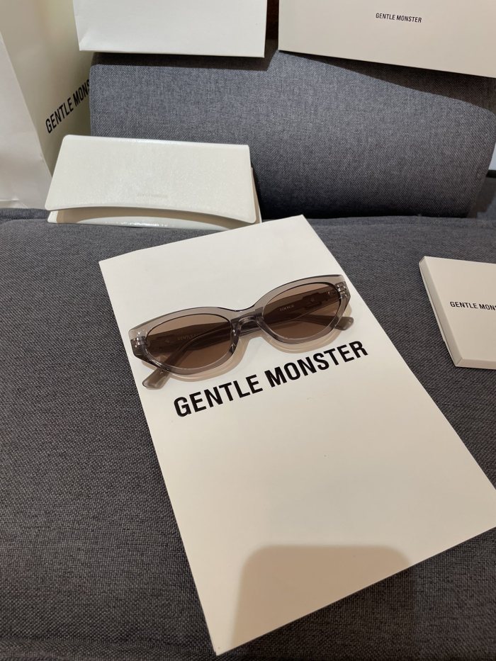 G*entle M*onster Glasses Top XX 20230705-29