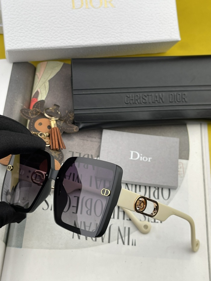 D*ior Glasses XX 20230708-71