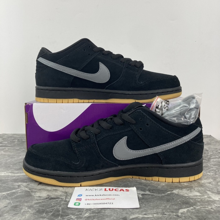 SB Dunk Low Fog  BQ6817-010