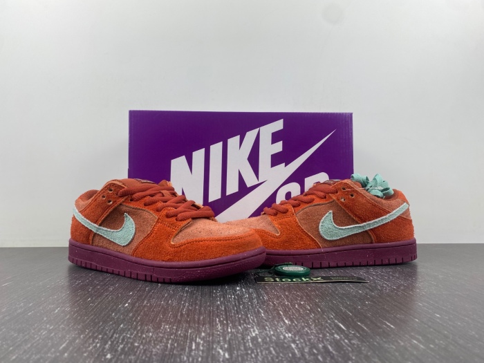 SB Dunk Low Mystic Red Rosewood DV5429-601