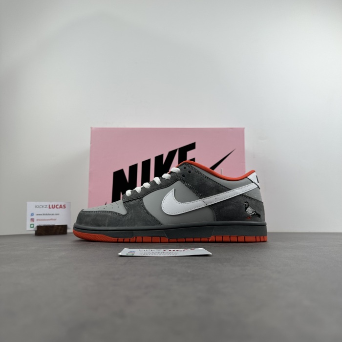 SB Dunk Low Staple NYC Pigeon  304292-011