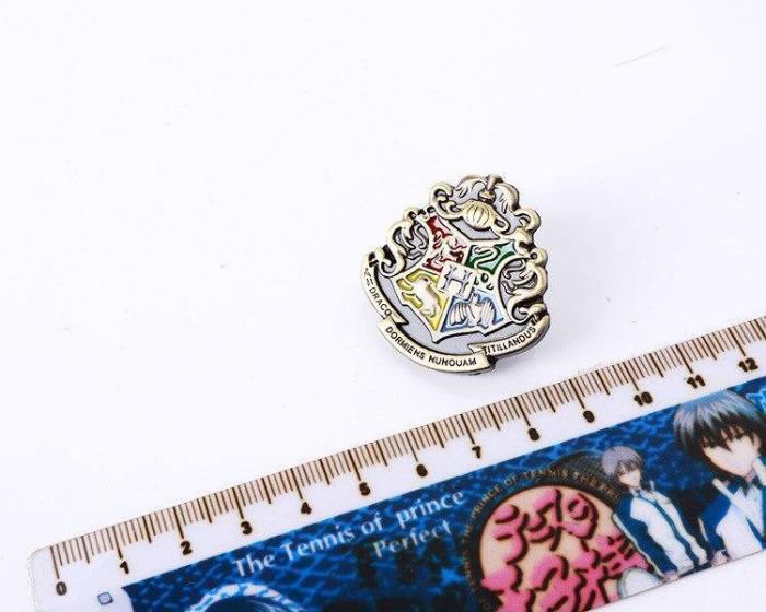 Harry Potter Hogwarts School Gryffindor Slytherin Ravenclaw Hufflepuff Symbol Metal Badge