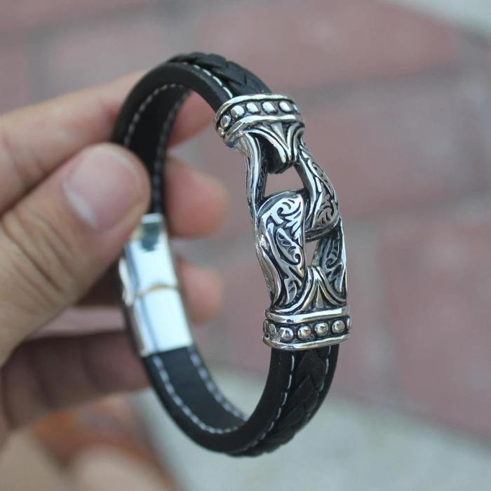 Luxurious Neo-Gothic Leather Bracelet