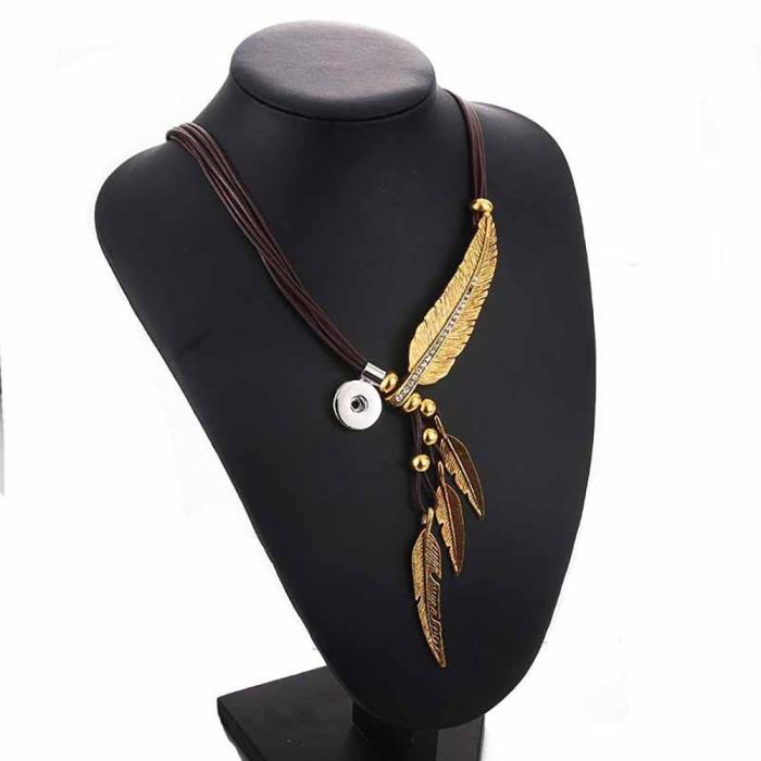 Long And Vintage Feather Statement Necklace