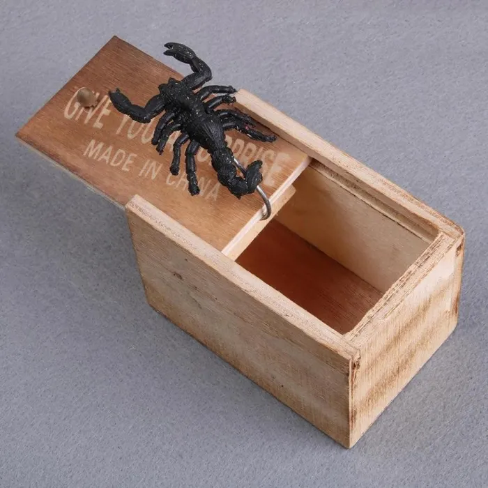 Prank Insect Wooden Scare Box Trick Play Funny Novelties Toys Tricks Spider