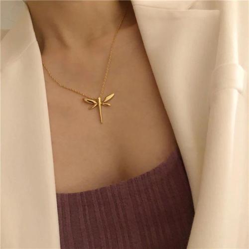 Exquisite Dragonfly Pendant Necklace