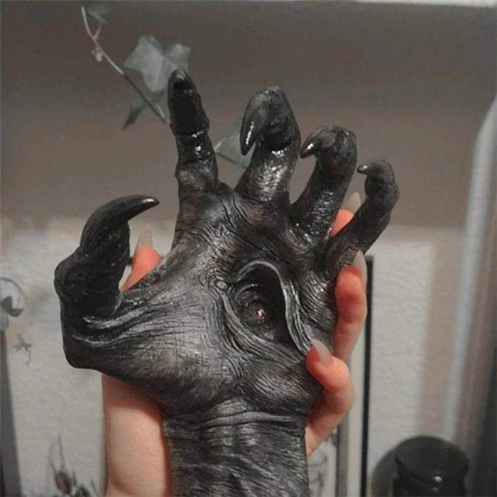 3D Artificial Witch'S Hand Statue Wall Hanging Halloween Decorations