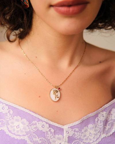 The Three-Dimensional Floral Oval Pendant Necklace