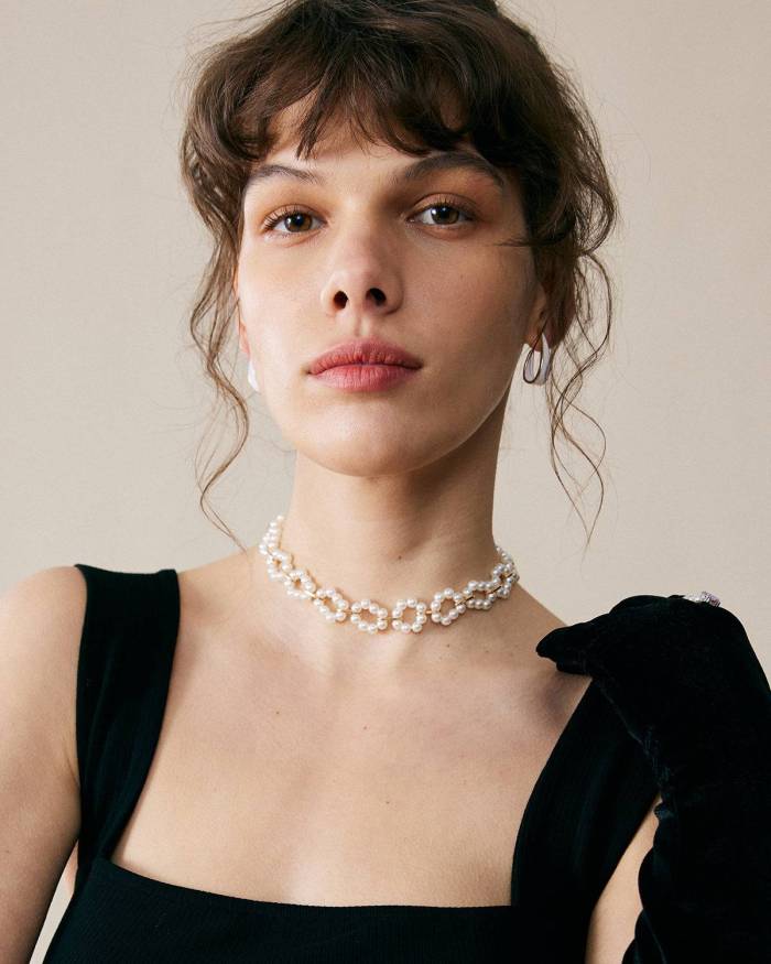 The Flower-Shaped Pearl Beaded Choker Necklace