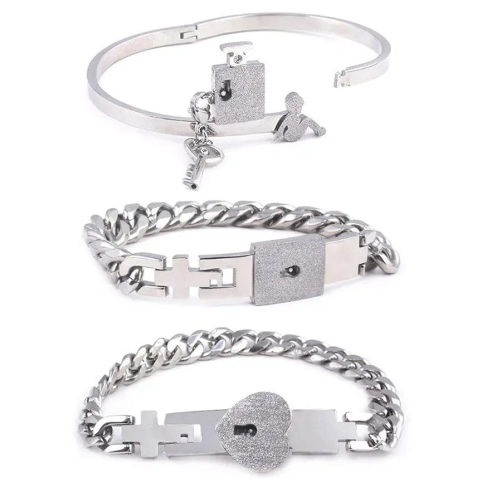 3Bffs Lock Each Others Bracelets