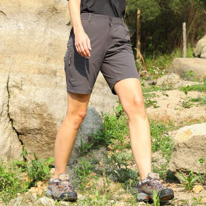Women Quick Dry Stretchy Hiking Cargo Shorts With 5 Pockets