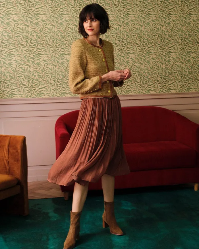 The Solid High Waisted Pleated Skirt