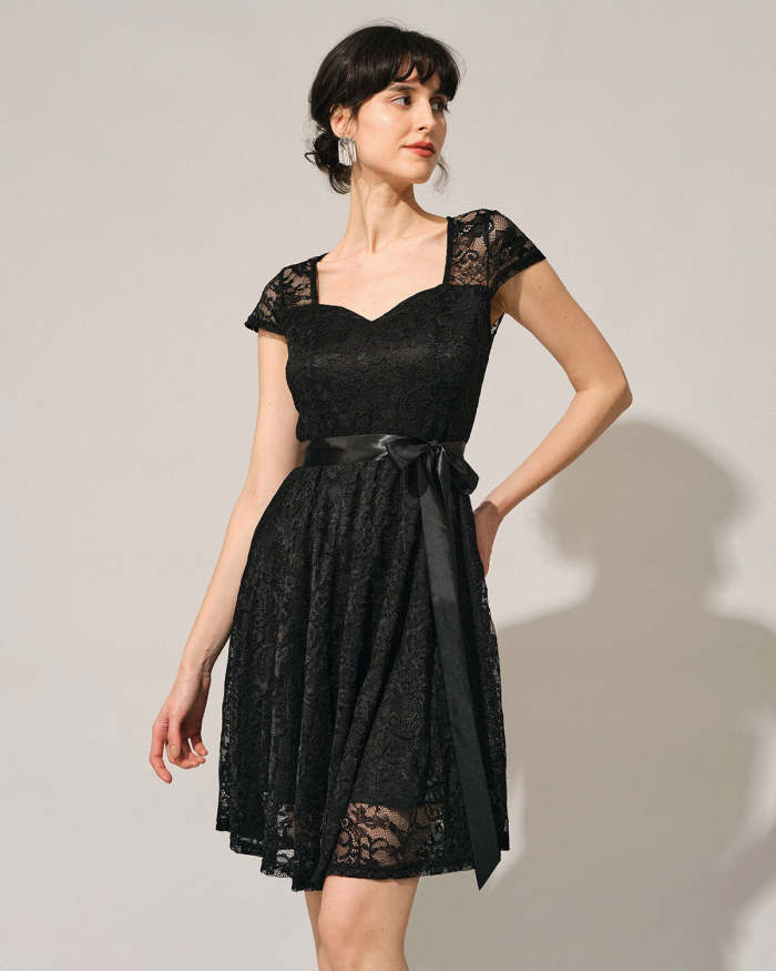 The Black Sweetheart Neck Lace Midi Dress